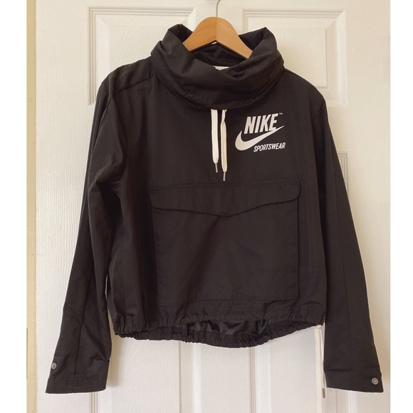 cropped windbreaker nike